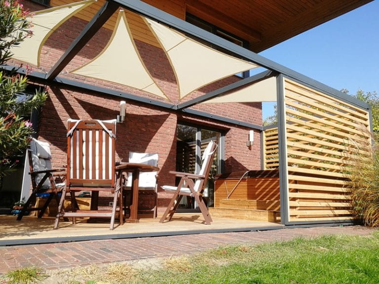 Terasz árnyékolás napvitorlával