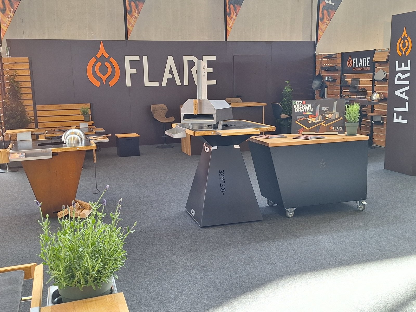 Flare grill munkapult fekete