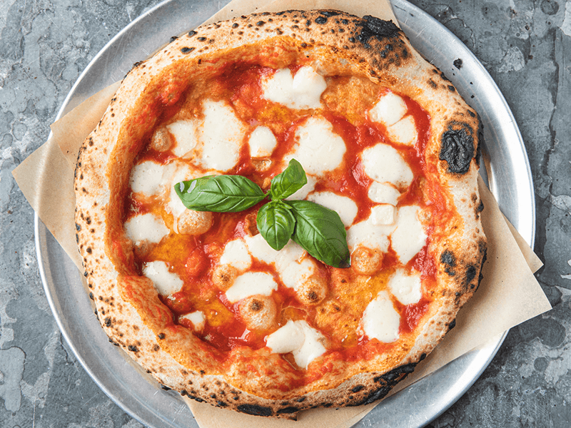 Neapolitan-pizza-Gozney-kemence